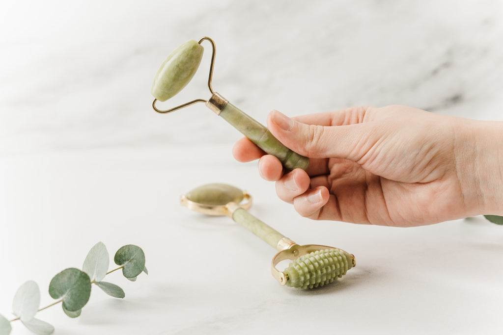 Jade Roller vs. Rose Quartz Roller: Benefits and Differences